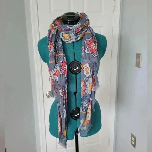 NWT Vera Bradley Floral Design Scarf - Picture 3 of 4